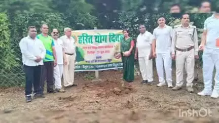 बैतूल नगर: नगर वाटिका कालापाठा में हरित योग दिवस का आयोजन, योग किया और पौधे लगाए