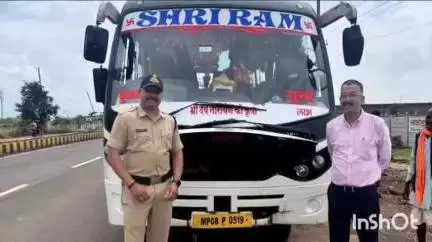 राघोगढ़: चिंताहरण मंदिर के पास आरटीओ ने ग्रामीण रूट की बसों की चेकिंग की, बिना परमिट की बस ज़ब्त
