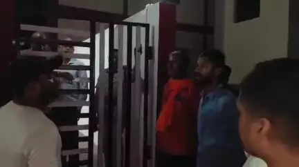 बालोद: पुलिस ने तहसीलदार की पत्नी को हिरासत में लिया, सखी सेंटर के बाहर हंगामा, पेट्रोल ज़ब्त कर की गई प्रतिबंधात्मक कार्रवाई