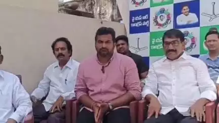 కొవ్వూరు: కోవూరులో ఒక్కరికీ ఫ్రీగా చదువు చెప్పడం లేదు'.. వైసీపీ మండల అధ్యక్షులు అనుప్ రెడ్డి