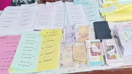 திண்டுக்கல் மேற்கு: கன்னிவாடி அருகே அரசால் தடை செய்யப்பட்ட லாட்டரி சீட்டுகள் விற்பனை செய்த நபர் கைது, ரூ.5 லட்சம் மதிப்புள்ள 5,800 லாட்டரி சீட்டுகள் பறிமுதல்