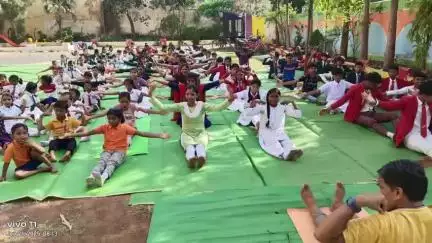 बालोद: गुरुकुल विद्यापीठ बालोद में मनाया गया विश्व योग दिवस, बच्चों ने सीखा प्राणायाम और सूर्य नमस्कार