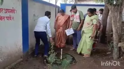 घोड़ाडोंगरी: घोड़ाडोंगरी MLA गंगा उइके ने सीएचसी शाहपुर का किया निरीक्षण, एक पेड़ मां के नाम अभियान के तहत किया पौधारोपण