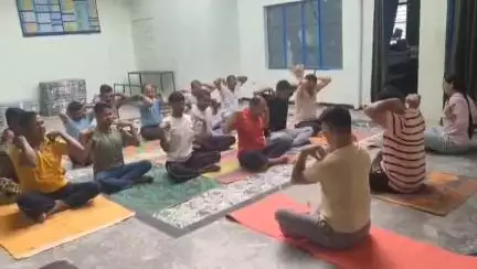 लहार: अंतर्राष्ट्रीय योग दिवस पर लहार थाने में योगाभ्यास कार्यक्रम का हुआ आयोजन