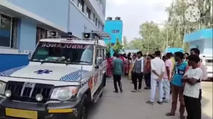 রঘুনাথপুর ১: রঘুনাথপুরে দুই বাইকের মুখোমুখি সংঘর্ষে এক পুলিশ কর্মী সহ গুরুতর আহত ৩জন