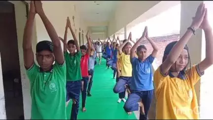 गिधौर: अंतर्राष्ट्रीय योग दिवस पर गिद्धौर प्रखंड के सभी पंचायतों व विद्यालयों में किया गया योगाभ्यास
