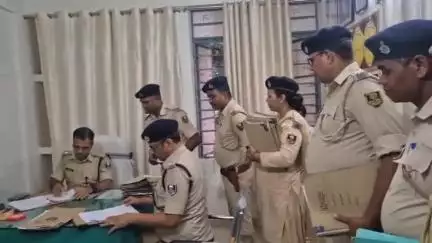मोतिहारी: मोतिहारी के एसपी ने तुरकौलिया थाना का किया निरीक्षण, दिए आवश्यक निर्देश