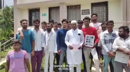 अकोला: अकोल्याच्या बोरगांव मंजू येथील निपाणा रस्त्यावर डि.पी.चे काम निकृष्ट दर्जाचे, आमरण उपोषणाचा गावकऱ्यांचा इशारा..