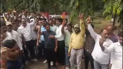 पतरातू: भुरकुंडा पीओ कार्यालय में विस्थापित प्रभावित ग्रामीण शहरी क्षेत्र संयुक्त मोर्चा द्वारा विरोध शक्ति प्रदर्शन #Jansamasya