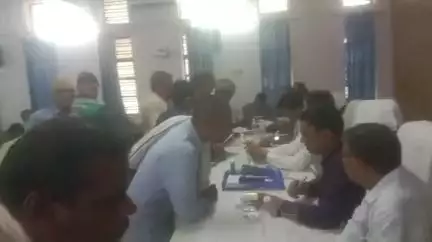 खजनी: खजनी तहसील में सम्पूर्ण समाधान दिवस का आयोजन, समाधान दिवस में आए कुल 51 मामले, कानूनगो ने पीड़ित के हाथ से छीना पत्र