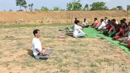 पवनी: चक्क मग्रारोहयोच्या मजुरांनी मजुरी कामावरच केला योग दिन साजरा ! तिरखुरी येथील घटना