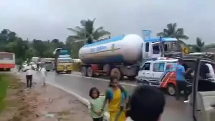 ಸಕಲೇಶಪುರ: ಶಿರಾಡಿ ಘಾಟ್ ಮಾರನಹಳ್ಳಿ ಸಮೀಪ ಕೆಎಸ್‌ಆರ್‌ಟಿಸಿ ಬಸ್-ಟ್ಯಾಂಕರ್ ಮಧ್ಯೆ ಅಪಘಾತ, ಹಲವರು ಗಂಭೀರ