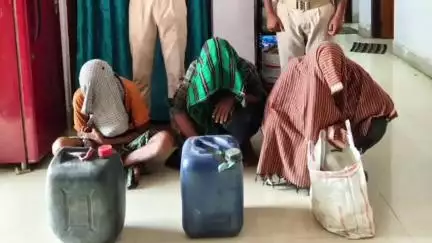 ହିନ୍ଦୋଳ: ଜିଲ୍ଲାର ବିଭିନ୍ନ ସ୍ଥାନରେ ଅବକାରୀ ବିଭାଗର ଚଢ଼ାଉ, ମଦ ଜବତ ସହ ୫ ଜଣ ମଦ ବ୍ୟବସାୟୀ ଗିରଫ