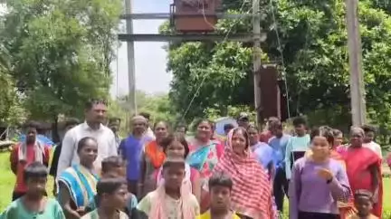 जगन्नाथपुर: कोलायसाई गांव में 4 हफ़्तों से ट्रांसफार्मर खराब, ग्रामीण ने उपायुक्त और विद्युत अधीक्षण अभियंता को ज्ञापन सौंपा