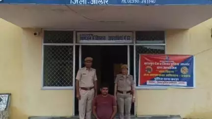 रानीवाड़ा: करड़ा पुलिस ने NDPS एक्ट के मामले में 13 साल से फरार चल रहे स्थाई वारंटी को किया गिरफ्तार
