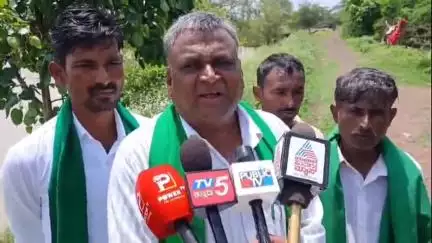 ಕುಂದಗೋಳ: ತಾಲ್ಲೂಕಿನಲ್ಲಿ ಕೆರೆಗಳ ಸಂರಕ್ಷಣೆ ಮಾಡಬೇಕು: ಯರಿನಾರಾಯಣಪೂರ ಗ್ರಾಮದಲ್ಲಿ ರೈತ ಮುಖಂಡರ ಆಗ್ರಹ