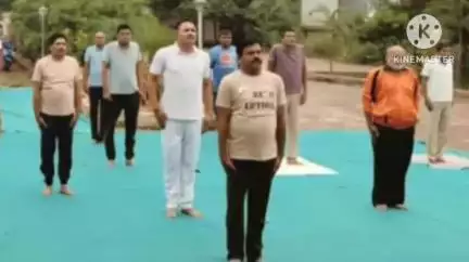 बुंडू: योग दिवस के अवसर पर बुंडू अनुमंडल परिसर में योग कार्यक्रम का आयोजन किया गया