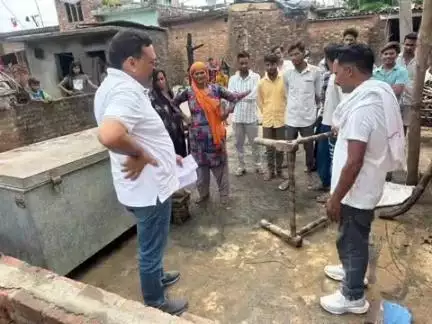 जसपुर: विधायक आदेश चौहान ने ग्राम शिवराजपुर पट्टी में अग्निकांड के पीड़ित परिवार से की मुलाकात