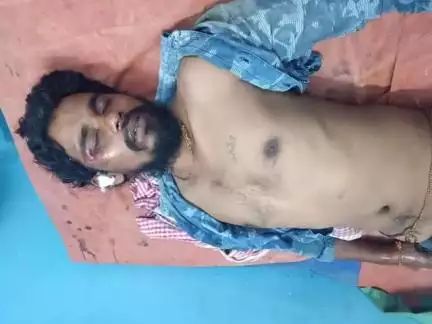 కొత్త చంద్రగూడెం సమీపంలో గుర్తు తెలియని వాహనం ఢీకొని గుర్తు తెలియని వ్యక్తికి తీవ్ర గాయాలు
