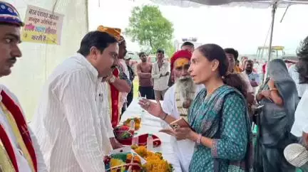 बड़नगर: विधायक जितेंद पंड्या ने ग्राम पंचायत पडूनिया में ग्रामीणों की समस्याएँ सुनीं