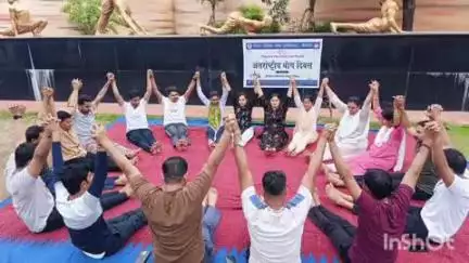 थानखम्हरिया: बेमेतरा जिला के विभिन्न स्थानों पर अंतर्राष्ट्रीय योग दिवस के अवसर पर योग कार्यक्रम का आयोजन हुआ