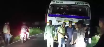 ଧର୍ମଶାଳା: ମାନ୍ତିରୀ ଗାଁରେ ଗ୍ରାମବାସୀମାନେ ବ୍ରାହ୍ମଣୀ ନଦୀରୁ ବେଆଇନ ବାଲି ଉତ୍ତୋଳନ ବିରୋଧରେ ବାଲିବୋଝେଇ ହାଇୱା ଅଟକାଇଛନ୍ତି
