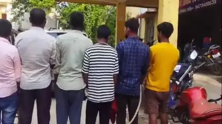 मधेपुरा: मद्य निषेध विभाग की छापेमारी में कफ सीरप व देशी शराब बरामद, 9 गिरफ्तार