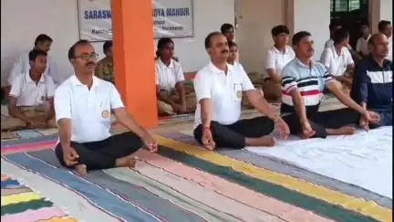 हज़ारीबाग: सरस्वती शिशु विद्या मंदिर, कुम्हार टोली, हजारीबाग में अंतर्राष्ट्रीय योग दिवस पर योग कार्यक्रम संपन्न
