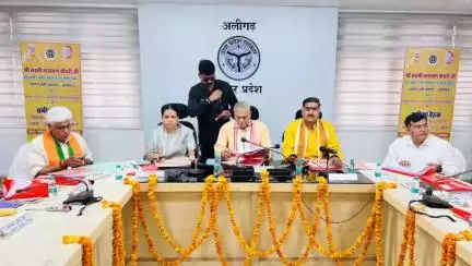 कोल: कलेक्ट्रेट सभागार में गन्ना मंत्री ने समीक्षा बैठक में दिए आवश्यक निर्देश, जनता का हित सर्वोपरि