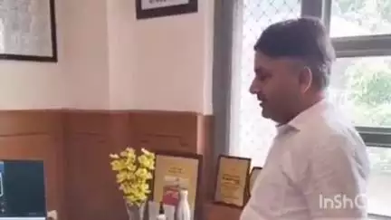 नगरोटा बगवां: गायक विशाल तिलोरिया के गाने 'काली घाघरी' का नगरोटा बगबा के SDM मुनीष शर्मा द्वारा किया गया लॉन्च