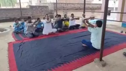 संदेश: योग दिवस के मौके पर संदेश विधानसभा क्षेत्र के विभिन्न सरकारी विद्यालयों में शिक्षकों और बच्चों ने किया योग