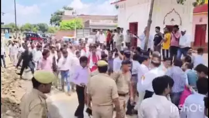 जलालाबाद: केन्द्रीय मंत्री जितिन प्रसाद ने परशुराम मंदिर जलालाबाद पहुंचकर पूजा अर्चना के बाद मंदिर के सौंदर्यीकरण का निरीक्षण किया