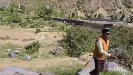 मोरंग: भाजपा नेता सूरत नेगी चारंग के रांगरिक क्षेत्र पहुँचे, बाढ़ से हुए नुकसान को लेकर की लोगों से बातचीत