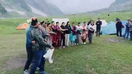 निचार: केबिनेट मंत्री जगत सिंह नेगी ने मुलिंग में लोगों के साथ किया नृत्य, रविवार को होगी रिकांगपिओ वापसी