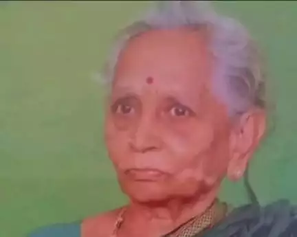 ఉరవకొండ: ఉరవకొండ లోని శిరిడీ సాయి నగర్ లో గ్యాస్ గీజర్ లో మంటలు చెలరేగడంతో తీవ్రంగా గాయపడి వృద్ధురాలు మృతి