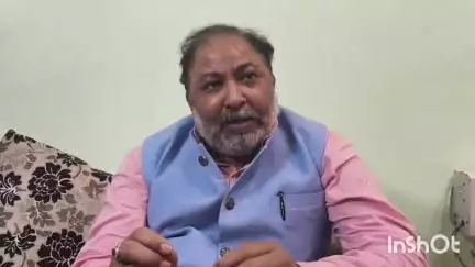 सारस चौराहे पर यूपी परिवहन मंत्री दयाशंकर सिंह ने लाइसेंस, यातायात व टोल टैक्स सहित अन्य व्यवस्थाओं पर जारी किया बयान