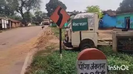 मनोहरपुर: मनोहरपुर प्रखंड में बारिश से मीनाबाजार-पोंगा धोबिल माइंस मुख्य सड़क धंसी