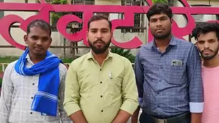 खैरताल से शिवरीनारायण मुख्य मार्ग एवं डोंगाकोहरौद मार्ग की मरम्मत के लिए भीम रेजिमेंट ने जिला कलेक्टर को सौंपा ज्ञापन।