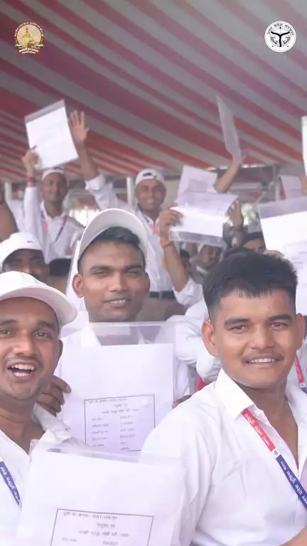 विगत 08 वर्षो में 02 लाख 16 हजार नौजवानों की भर्ती उत्तर प्रदेश पुलिस बल में की गई है..

#NayeBharatKaNayaUP