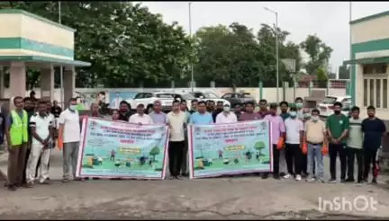 लक्सर: विधिक सेवा प्राधिकरण के बैनर तले न्यायाधीशों के नेतृत्व में अधिवक्ता संगठनों और प्रशासन के साथ स्वच्छता अभियान चलाया गया