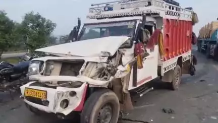 कोल: अकराबाद में तेज रफ्तार पिकअप की ट्रैक्टर से टक्कर, दो घायल, बड़ा हादसा टला