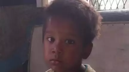 अकबरपुर: रुरा रेलवे स्टेशन पर लावारिस मिली मासूम बच्ची, स्टेशन अधीक्षक ने चाइल्ड लाइन टीम को किया सुपुर्द