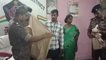 ఎటపాక పోలీస్ స్టేషన్లో లొంగిపోయిన ఇద్దరు మావోయిస్టులు, వివరాలు తెలిపిన ఓఎస్డీ జగదీష్ అడహళ్లి