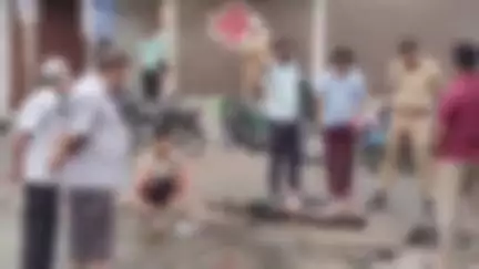 उन्नाव: गंगाघाट कोतवाली क्षेत्र के पोनी रोड पर शिवराज समूह गेट के सामने नाले में मिला अज्ञात युवक का शव, सूचना पर पहुंची पुलिस