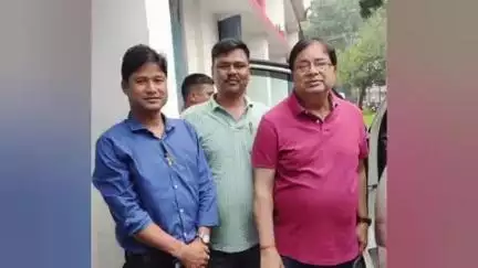 দিনহাটা ১: দায়িত্ব পেয়ে দিনহাটায় উত্তরবঙ্গ উন্নয়নমন্ত্রী উদয়ন গুহর সাথে সাক্ষাৎ করলেন নবনিযুক্ত জেলা তৃণমূল যুব সভাপতি