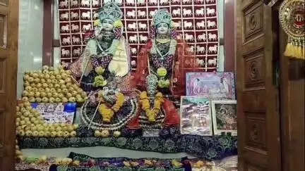 खिलचीपुर: खिलचीपुर नगर के साक्षी गोपाल मंदिर में साहू समाज ने आम का लगाया भोग, महाआरती का हुआ आयोजन