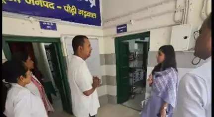 पौड़ी: जिलाधिकारी ने लक्ष्मणझूला सीएचसी का किया निरीक्षण, कांवड़ यात्रा को लेकर व्यवस्थाएं दुरुस्त रखने के दिए निर्देश