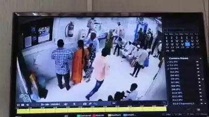 चोपडा: चोपडा शहरातील बँक ऑफ इंडिया शाखेतून वृद्धाचे ५० हजार लांबवले,घटना सीसीटीव्ही कॅमेरात कैद, चोपडा पोलिसात गुन्हा दाखल