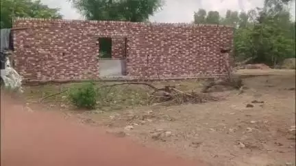 आंवला: आंवला के कैनी शिवनगर में विवादित जमीन पर कब्जे का मामला, पीड़ित ने एसडीएम से मदद मांगी