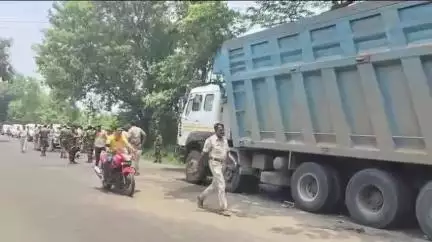 কান্দি: কান্দিতে ভয়াবহ পথ দুর্ঘটনায় মৃত হরিহরপাড়ার ৫ জন, শোকের ছায়া এলাকায়, ঘটনাস্থলে বিশাল পুলিশ বাহিনী